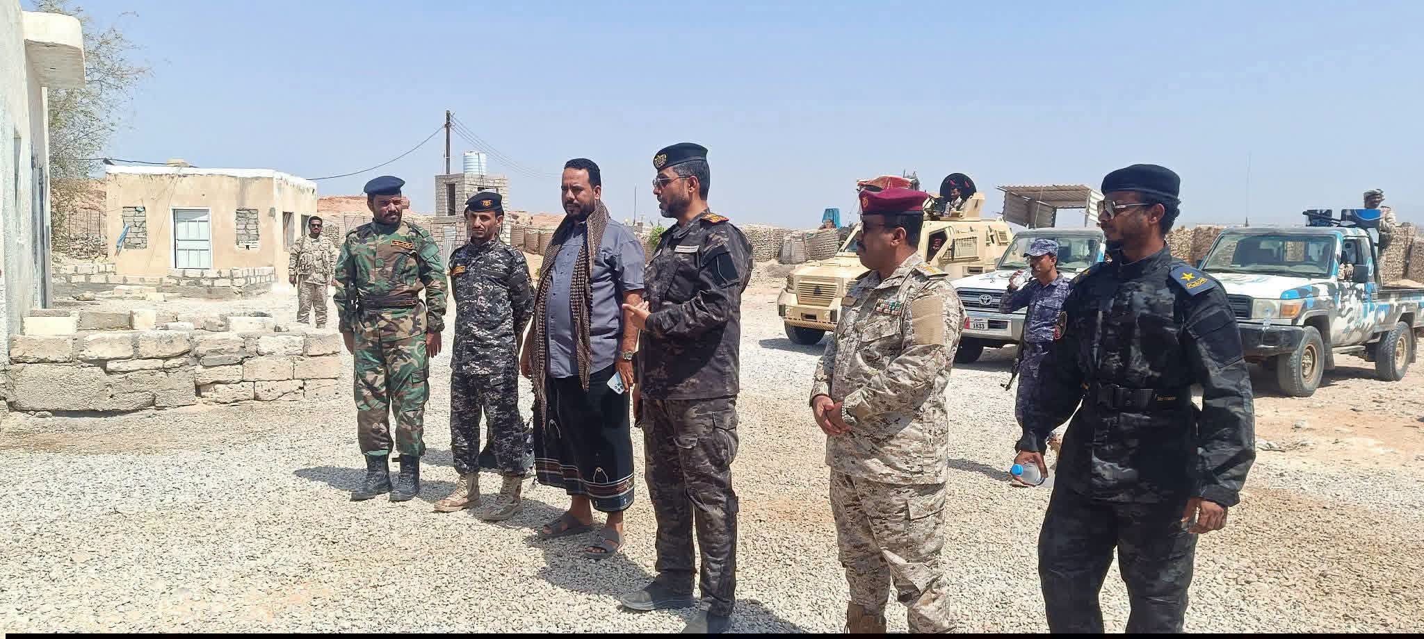 تكريم قيادة وأفراد نقطة عسد الفاي بساحل حضرموت عقب ضبط شحنة مخدرات تتجاوز 37 كيلوغرامًا