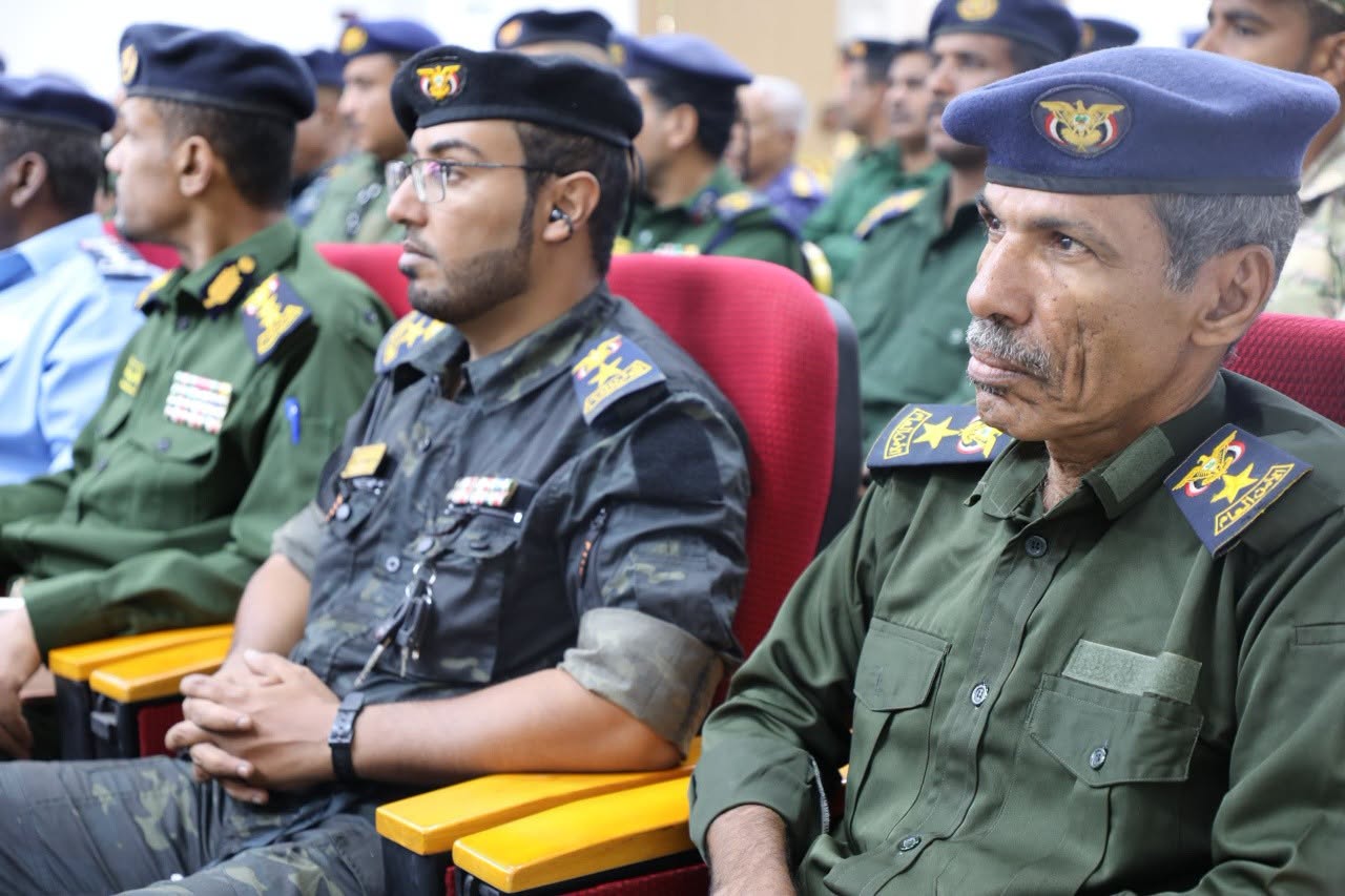 القيادات الأمنية بساحل حضرموت تبحث توحيد الجهود وتعزيز الجاهزية لمواجهة التحديات الأمنية
