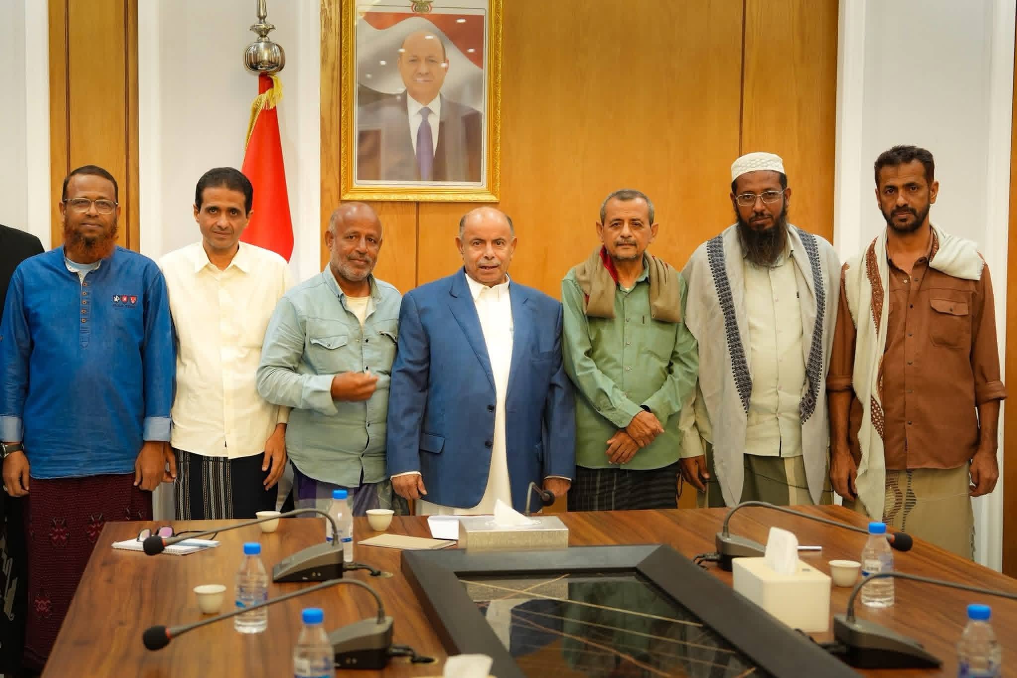 خطوة جديدة لمعالجة أوضاع المعلمين والمتعاقدين في حضرموت، عقب اتفاق مشترك تضمن تعليق الإضراب واستئناف الدراسة وإلغاء إشعارات إيقاف المتعاقدين.— في ‏حضرموت/ المكلا‏.