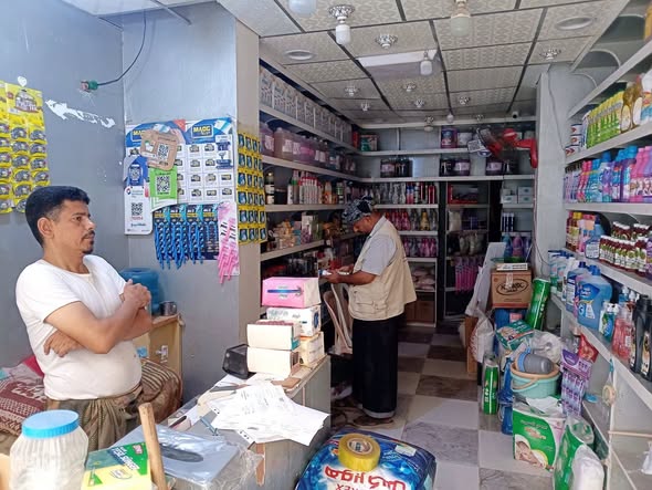 مدير عام الصناعة والتجارة بساحل حضرموت يتابع ميدانياً الحملات الرقابية على أسواق المكلا.