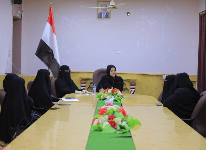 وكيل حضرموت لشؤون المرأة تناقش مع القيادات النسائية بالقطن قضايا المرأة وتعزيز مشاركتها