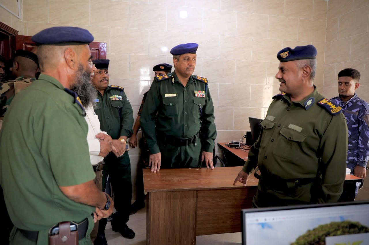 العميد الجابري وجوبان يفتتحان فرع الأحوال المدنية بمديرية غيل باوزير لتسهيل خدمات المواطنين