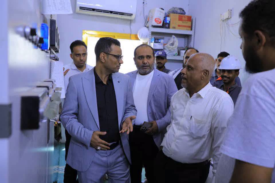 وكيل حضرموت لشؤون الطاقة يتفقد أوضاع الكهرباء في مديريتي الديس الشرقية والريدة وقصيعر