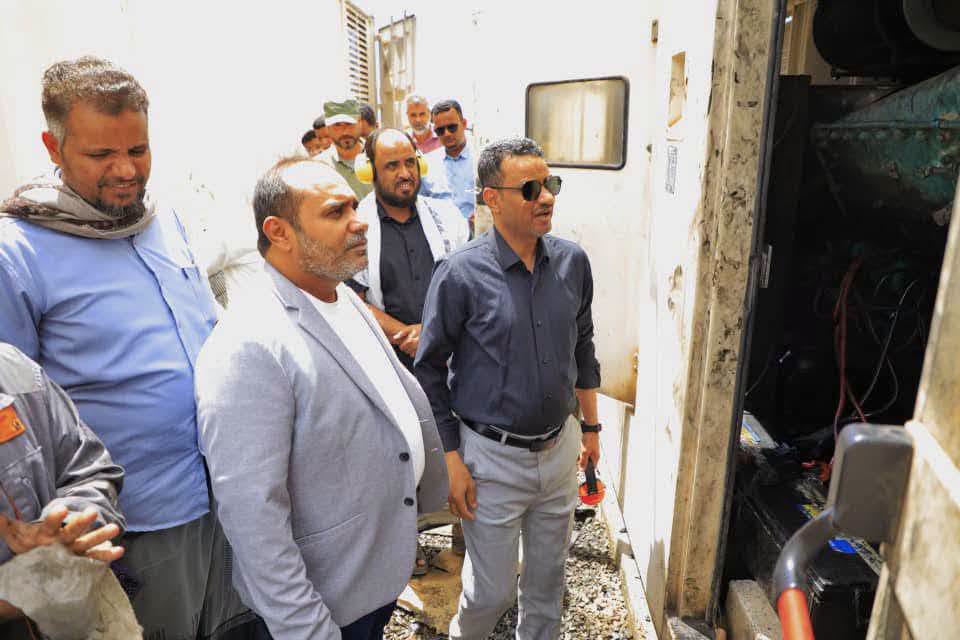 وكيل حضرموت لشؤون الطاقة يتفقد أوضاع الكهرباء في مديريتي الديس الشرقية والريدة وقصيعر