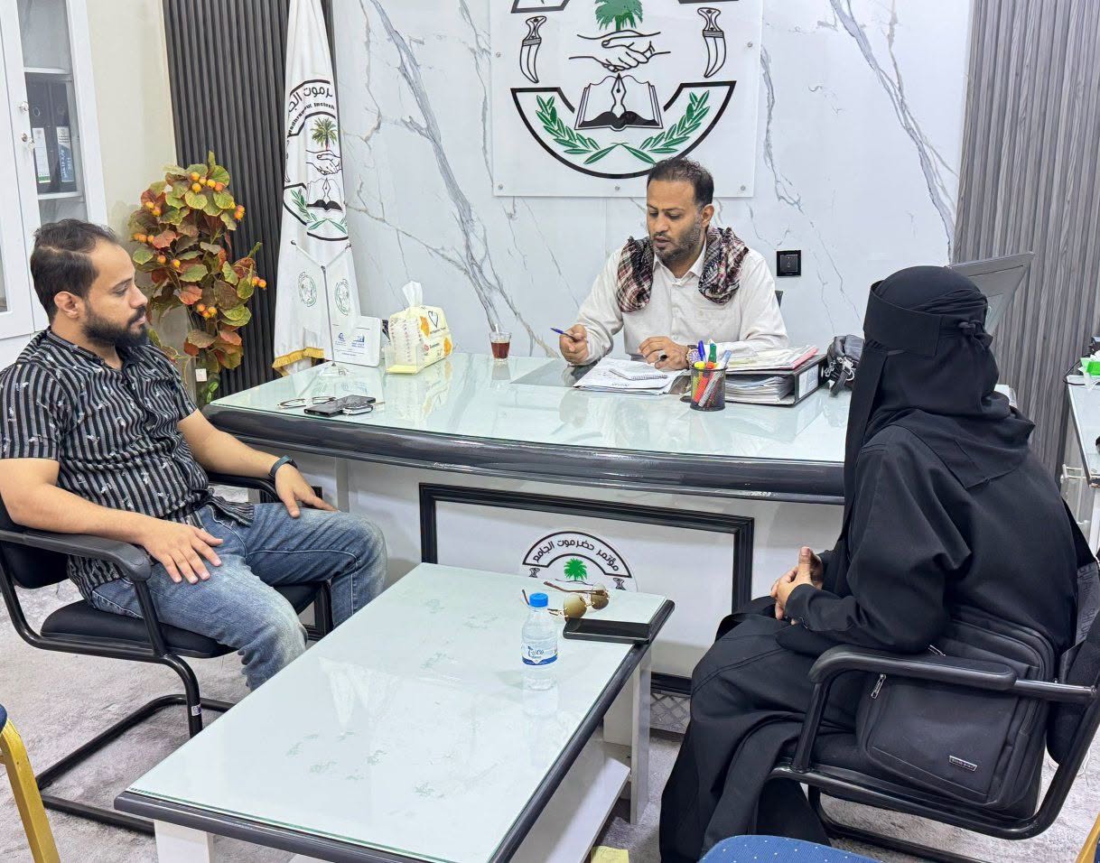 أمين عام مؤتمر حضرموت الجامع يطلع على نشاط دائرة المرأة ، ويشدد على ترجمة التوجيهات إلى برامج عملية