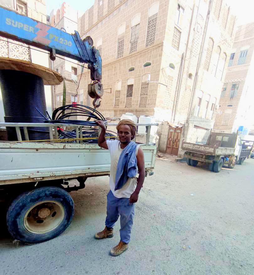 ⚡فرع كهرباء المكلا ينفذ أعمال صيانة لخطوط الضغط المنخفض بحي المنقد بالشرج