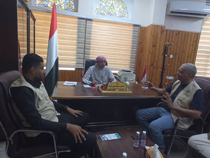 وكيل حضرموت يطّلع على الترتيبات لتنفيذ مشروع للكشف المبكر عن أمراض العيون لدى الأطفال